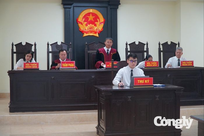 HĐXX TAND tỉnh Đắk Lắk tuyên án các bị cáo mua bán, vận chuyển trái phép chất ma túy.