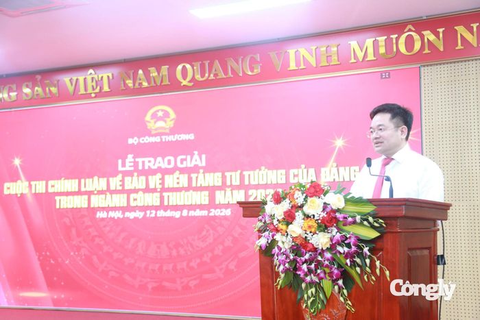Đồng chí Nguyễn Văn Minh, Ủy viên Ban Chấp hành Đảng bộ Bộ Công Thương, Tổng Biên tập Báo Công Thương phát biểu.