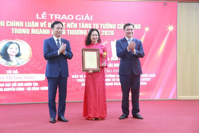 Giải Nhất thuộc về tác phẩm “Bảo vệ nền tảng tư tưởng của Đảng bằng hiệu quả thực tiễn - góc nhìn từ triển khai Nghị quyết số 57-NQ/TW trong ngành Công Thương” của tác giả Nguyễn Thị Lâm Giang, Cục trưởng Cục Đổi mới sáng tạo, Chuyển đổi xanh và Khuyến công (Bộ Công Thương).