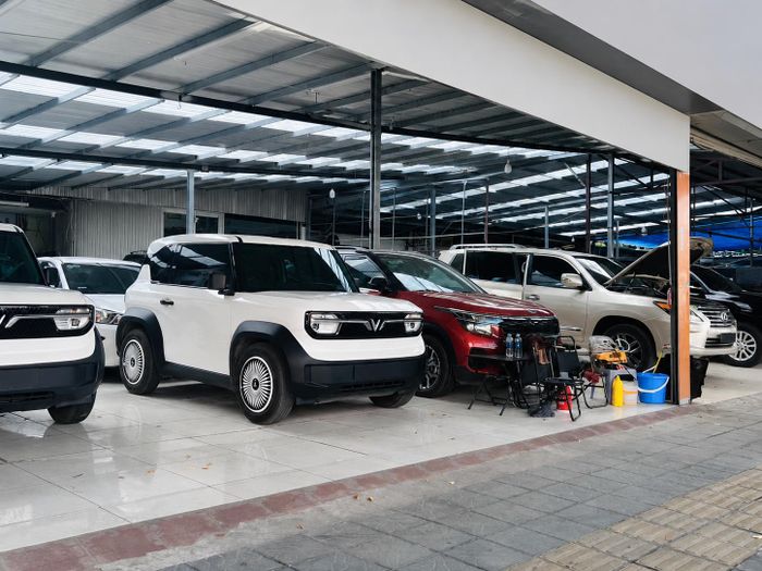 Các đại lý ô tô cũ cũng đẩy mạnh áp dụng thêm chính sách bảo hành cho khách với hy vọng vẫn bán được hàng mà không bị lỗ. Ảnh: Y Nhuỵ