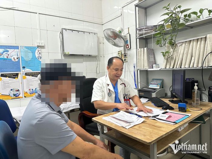 TS. BS Tạ Quang Thành khuyến cáo người mắc bệnh tim mạch, huyết áp cần kiểm tra sức khỏe trước khi lựa chọn môn thể thao tập luyện. Ảnh: N. Huyền