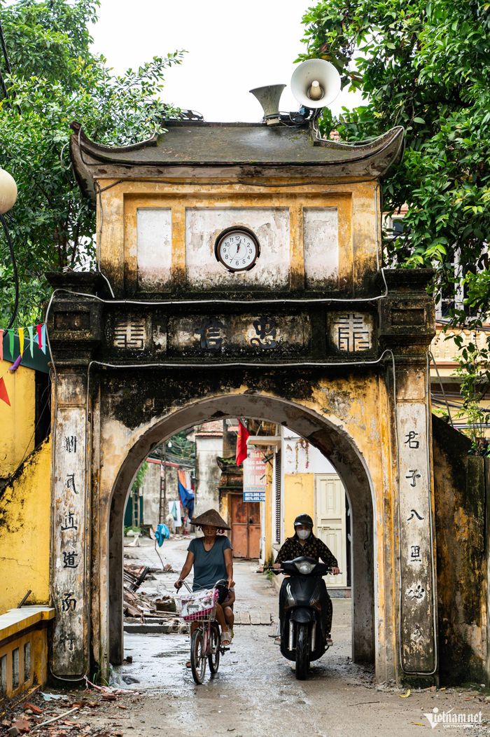 Cổng làng cổ kính xây dựng đã gần 1 thế kỷ