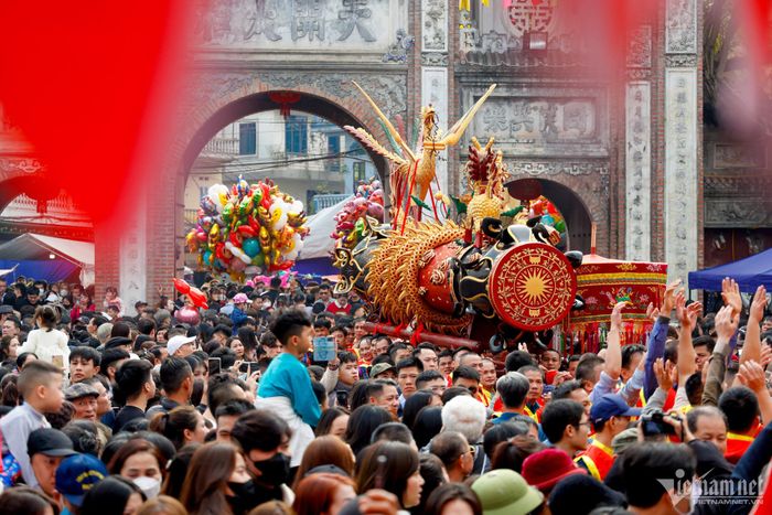 Lễ hội rước pháo ở làng Đồng Kỵ, Bắc Ninh diễn ra vào đầu Xuân. Ảnh: Tùng Đoàn