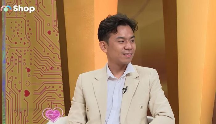Khải tìm mọi cách níu kéo khi bạn gái quyết định chia tay. Ảnh cắt từ clip