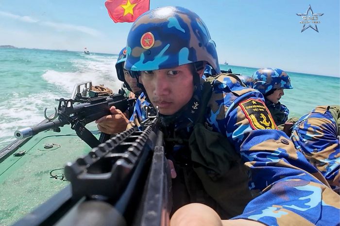 Văn Mai Hương, Quốc Trường trong "Sao nhập ngũ". 
