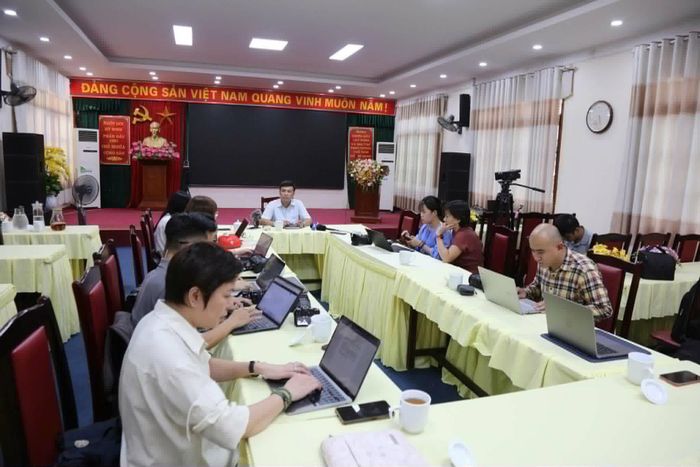 Lãnh đạo Sở GD&ĐT Tuyên Quang cho biết kỳ thi này Sở trực tiếp tập huấn cho 100% cán bộ tham gia công tác thi.