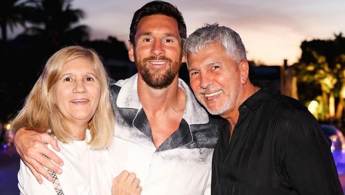 Messi sẽ nhớ mãi những khoảnh khắc đẹp thế này bên cha mẹ của mình