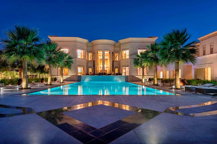 Biệt thự The Palace vừa được cho thuê với mức giá kỷ lục 17 triệu Dirham (khoảng 4,6 triệu USD) mỗi năm, trở thành bất động sản cho thuê đắt đỏ nhất lịch sử thành phố Dubai. Ảnh: Gulf News