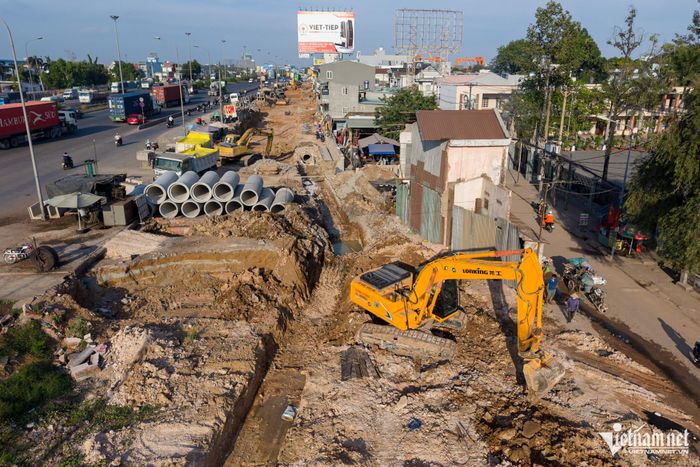 Công trường nút giao đường Vành đai 3 TPHCM hồi năm 2025. Ảnh: Nguyễn Huế