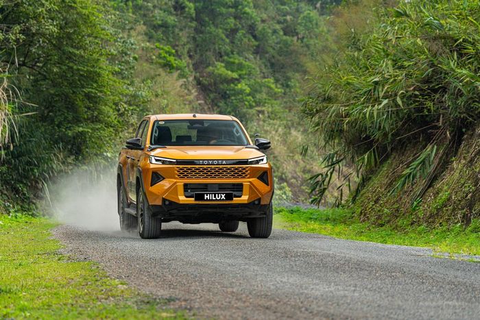 Toyota Hilux không còn giữ được vị trí số 1 nhưng doanh số tháng 7 vẫn ở mức khá. Ảnh: TMV