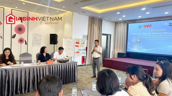 Ông Lê Đức Hoàng, Giám đốc điều hành Hội KHHGĐ Việt Nam phát biểu tại chương trình