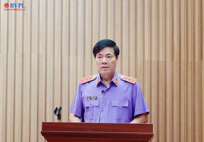  Đồng chí Nguyễn Quang Dũng, Phó Viện trưởng VKSND tối cao phát biểu chỉ đạo, giao nhiệm vụ tại buổi Lễ.