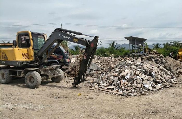  Khu vực tập kết chất thải tại cơ sở của Nguyễn Duy Hưng ở khu An Thái, phường Yên Tử.