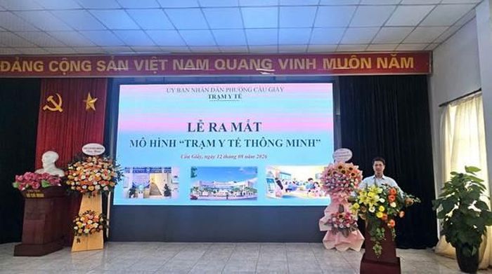  Đồng chí Nguyễn Quốc Tuấn - Bí thư Chi bộ, Giám đốc Trạm Y tế phường Cầu Giấy phát biểu chia sẻ tại Lễ ra mắt.