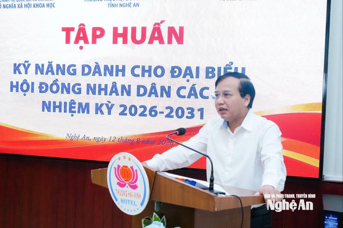 Đồng chí Nguyễn Như Khôi - Ủy viên Ban Chấp hành Đảng bộ tỉnh, Phó Chủ tịch HĐND tỉnh phát biểu khai mạc lớp tập huấn. Ảnh: TL