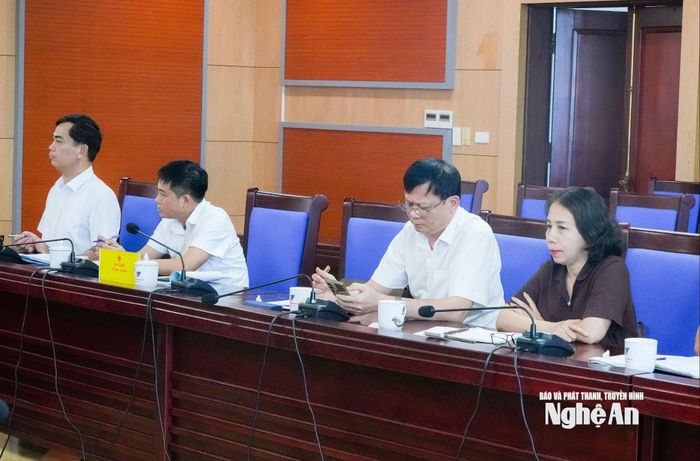 Đại diện lãnh đạo Sở Giáo dục và Đào tạo tham dự cuộc làm việc. Ảnh: TL