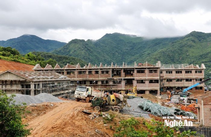 Nhiều dãy nhà, phòng học đang bước vào giai đoạn hoàn thiện. Ảnh: Nguyễn Nam