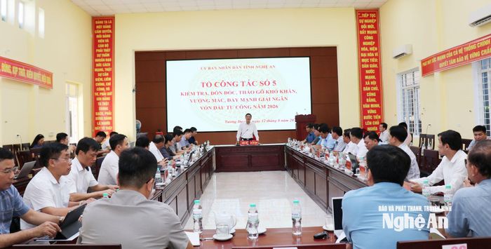 Toàn cảnh buổi làm việc. Ảnh: Nguyễn Nam