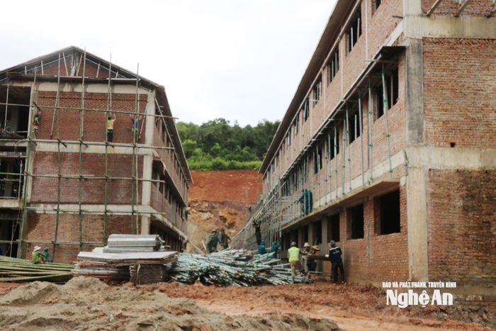 Tiến độ công trình các trường học liên cấp cơ bản đáp ứng được yêu cầu đặt ra. Ảnh: Nguyễn Nam