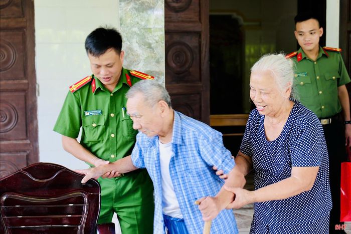 Công an xã Đức Đồng tạo được sự gắn kết với người dân trên địa bàn.