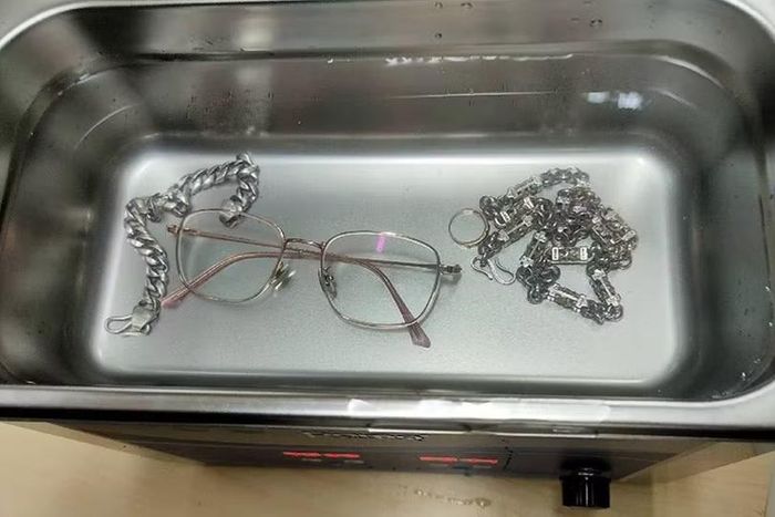 Công nghệ siêu âm được ứng dụng trong làm sạch đồ dùng cá nhân nhiều hơn.