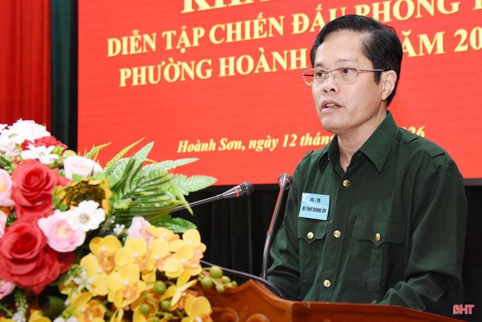 Đồng chí Nguyễn Quốc Hương - Bí thư Đảng ủy, Chủ tịch HĐND phường Hoành Sơn phát biểu khai mạc diễn tập.