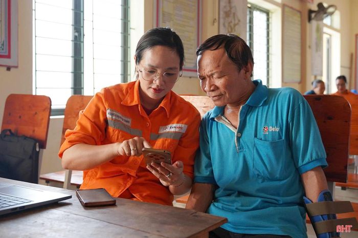 Công ty Điện lực Hà Tĩnh đặt mục tiêu 30% khách hàng cài đặt app EVN CSKH vào cuối năm nay.