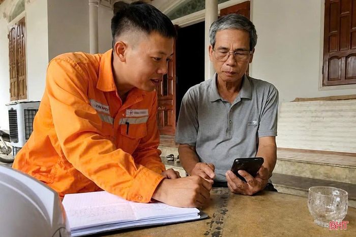Nhờ sử dụng app EVN CSKH, ông Hán Duy Hà (xã Hương Đô) phát hiện sự cố gây thất thoát điện năng.