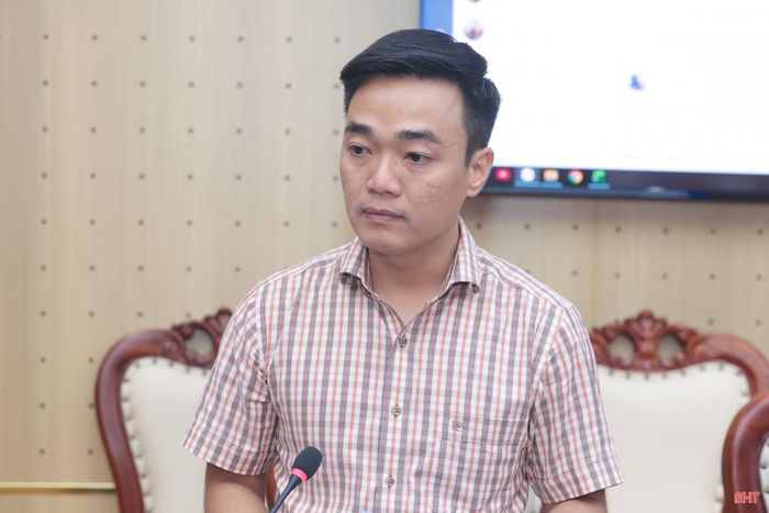 Phó Giám đốc Sở Tài chính Thiều Đình Long báo cáo tình hình phân bổ, giải ngân kế hoạch vốn đầu tư công năm 2026.