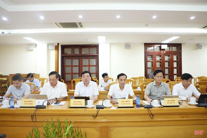 Đại biểu tham dự cuộc họp.
