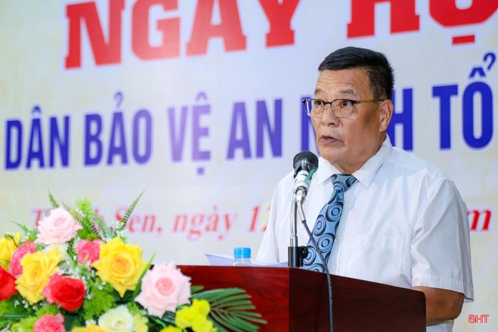 Ông Nguyễn Văn Phú - Tổ trưởng TDP 30 trình bày báo cáo kết quả công tác xây dựng phong trào Toàn dân bảo vệ an ninh Tổ quốc trên địa bàn.