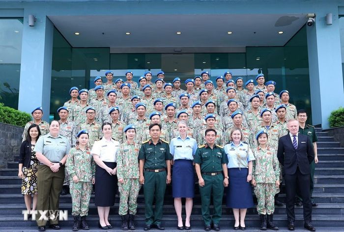 Cục Gìn giữ hòa bình Việt Nam phối hợp với Đại sứ quán New Zealand tại Hà Nội tổ chức Trao đổi kinh nghiệm về hỗ trợ tâm lý với chuyên gia New Zealand cho lực lượng của Đội Công binh số 3 và Bệnh viện dã chiến cấp 2 số 6 sau khi hoàn thành nhiệm vụ tại các Phái bộ và trở về Việt Nam (Hà Nội, 13/10/2025). (Ảnh: Tuấn Anh/TTXVN)