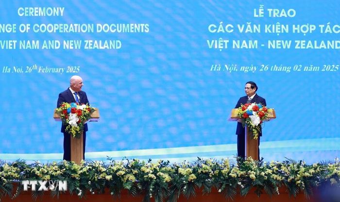 Thủ tướng Phạm Minh Chính và Thủ tướng New Zealand Christopher Luxon tuyên bố nâng cấp quan hệ Việt Nam-New Zealand lên Đối tác Chiến lược toàn diện ngày 26/2/2025. (Ảnh: Dương Giang/TTXVN)