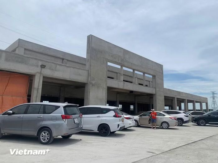 Công tác giải phóng mặt bằng rất chậm đã ảnh hưởng tiến độ hoàn thành các trạm dừng nghỉ trên cao tốc Bắc-Nam. (Ảnh: Việt Hùng/Vietnam+)