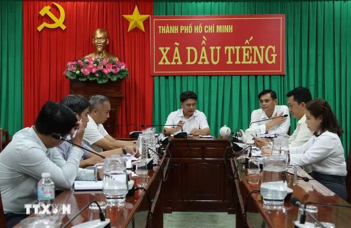Xã Dầu Tiếng duy trì mô hình "Cà phê sáng" nhằm đưa chính quyền đến gần dân, sát dân. (Ảnh: Hữu Duyên/TTXVN)