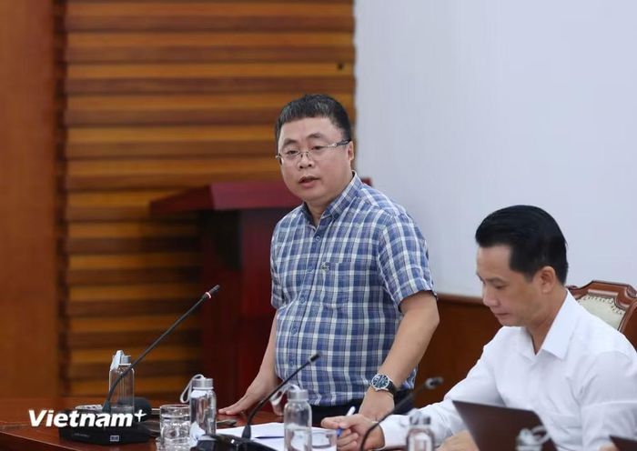 Phó Tổng Biên tập Báo Văn hóa Phan Thanh Nam phổ biến thể lệ giải thưởng. (Ảnh: Trần Huấn)