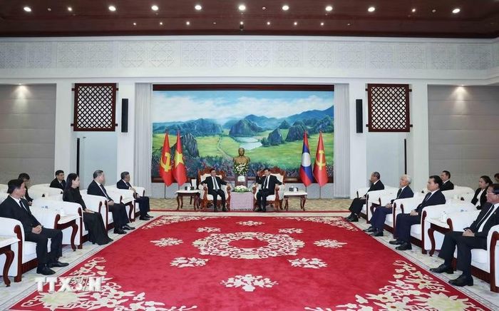 Thường trực Ban Bí thư Trần Cẩm Tú hội kiến Tổng Bí thư, Chủ tịch nước Lào Thongloun Sisoulith. (Ảnh: Phương Hoa/TTXVN)