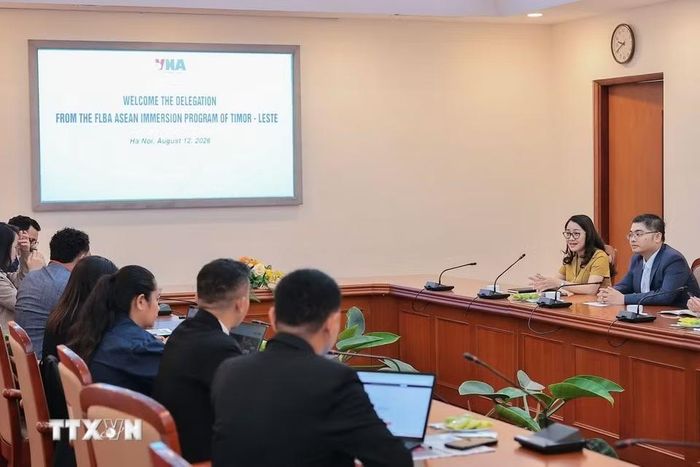 Bà Nguyễn Ngọc Anh, Phó Trưởng ban Thư ký biên tập và Quan hệ đối ngoại (TTXVN) phát biểu tại buổi làm việc. (Ảnh: Lê Đông/TTXVN)