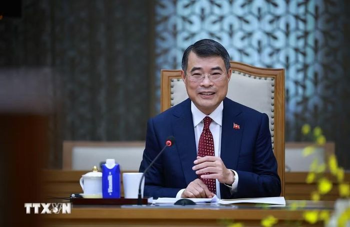Thủ tướng Lê Minh Hưng tiếp Đại sứ Singapore tại Việt Nam Rajpal Singh. (Ảnh: Dương Giang/TTXVN)