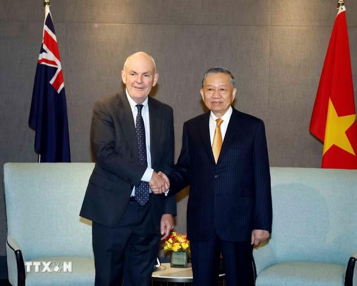 Tổng Bí thư, Chủ tịch nước Tô Lâm và ông Steven Joyce, Quyền Chủ tịch Hội Hữu nghị New Zealand-Việt Nam. (Ảnh: Thống Nhất/TTXVN)