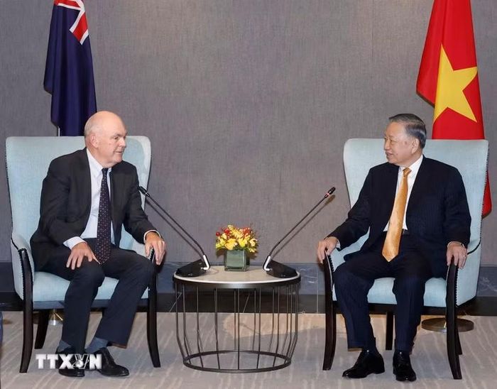 Tổng Bí thư, Chủ tịch nước Tô Lâm và ông Steven Joyce, Quyền Chủ tịch Hội Hữu nghị New Zealand-Việt Nam. (Ảnh: Thống Nhất/TTXVN)