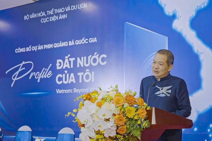 Đạo diễn Lương Đình Dũng. (Ảnh: Đoàn phim cung cấp)