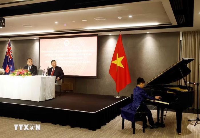 Tiết mục biểu diễn Piano chào mừng Tổng Bí thư, Chủ tịch nước Tô Lâm. (Ảnh: Thống Nhất/TTXVN)
