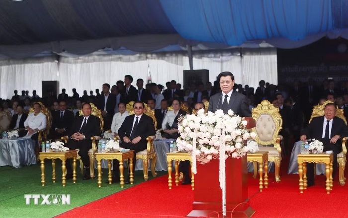 Tổng Bí thư, Chủ tịch nước Lào Thongloun Sisoulith đã đọc lời điếu tại Lễ truy điệu và an táng cấp Nhà nước đồng chí Xaysomphone Phomvihane. (Ảnh: Xuân Tú/TTXVN)