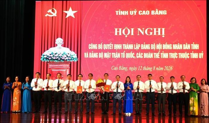 Ban Chấp hành Đảng bộ MTTQ, các đoàn thể tỉnh Cao Bằng nhiệm kỳ 2025 - 2030, ra mắt Hội nghị.