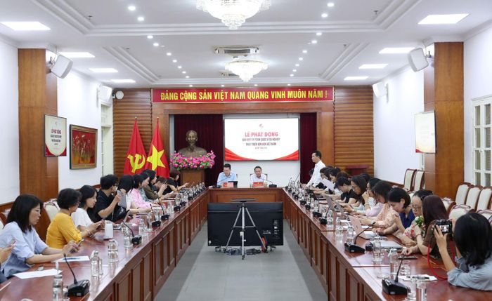 Quang cảnh lễ phát động.