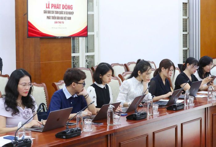 Các nhà báo, phóng viên tham dự lễ phát động. Ảnh: Trần Huấn