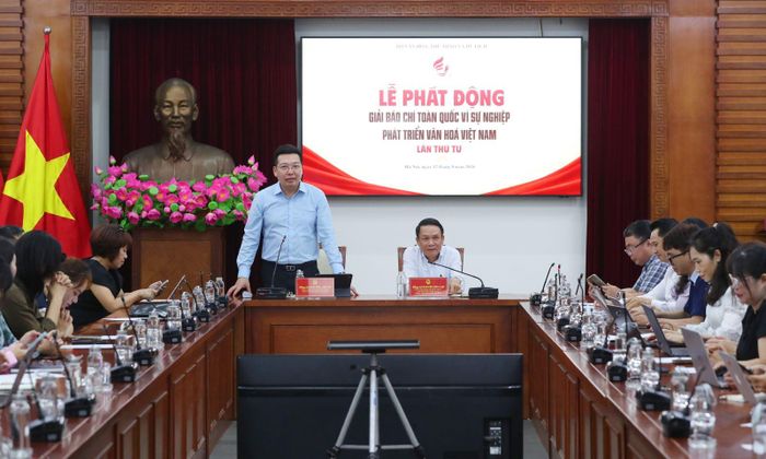 Ông Nguyễn Anh Vũ, Tổng Biên tập Báo Văn hóa, chủ trì lễ phát động. Ảnh: Trần Huấn