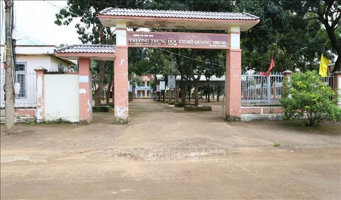 Trường Trung học cơ sở Quang Trung, một trong hai điểm trường nơi học sinh Trường Tiểu học Phú Sơn đang “học nhờ”.