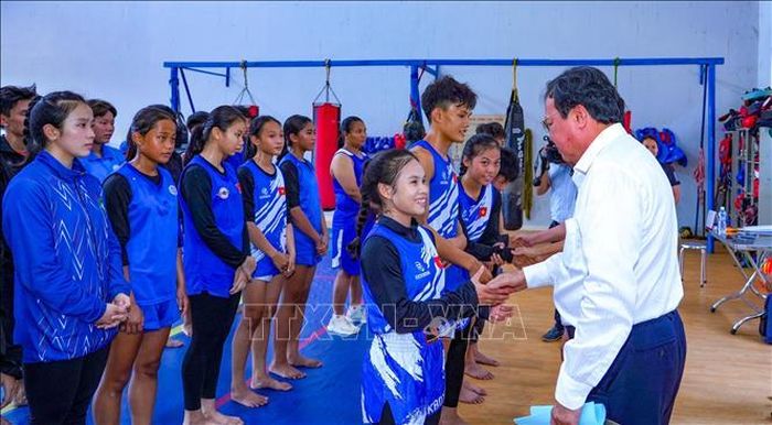 Lãnh đạo tỉnh Tây Ninh thăm hỏi, động viên động huấn luyện, thi đấu thể thao sau sắp xếp hợp nhất Trung tâm Huấn luyện và Thi đấu thể thao với Trường Thể dục thể thao thành một đầu mối mới.